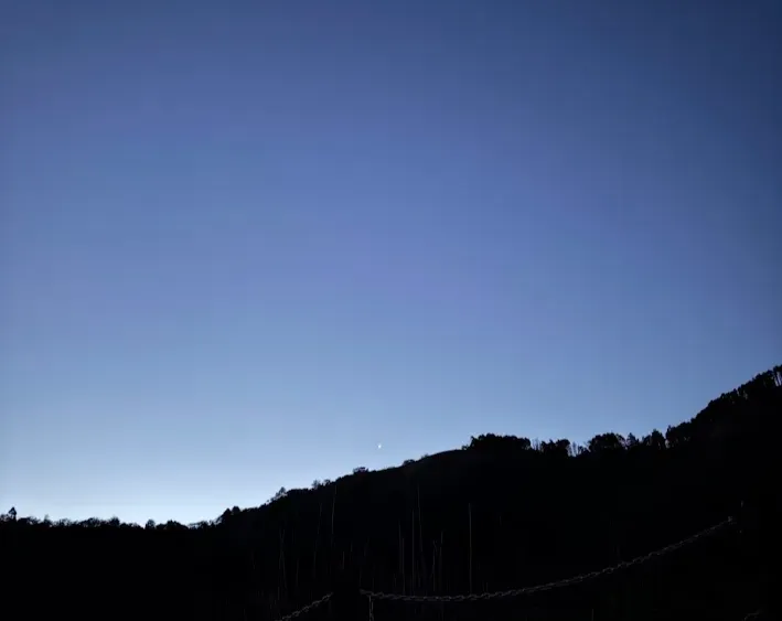 明けの明星として東の山際に輝く金星の美しい姿 明けの明星として東の空に輝く金星の写真