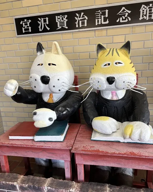 宮沢賢治記念館のビデオ上映コーナー。賢治の童話世界に浸れる空間 宮沢賢治記念館の物語ビデオ上映スペース